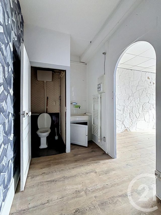 Appartement Local à vendre - 1 pièce - 25.0 m2 - RIOM - 63 - AUVERGNE - Century 21 Agence Girard