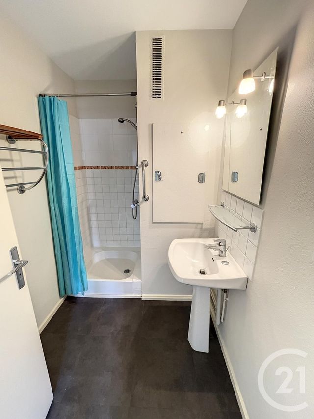 Appartement F4 à louer - 4 pièces - 98.46 m2 - RIOM - 63 - AUVERGNE - Century 21 Agence Girard