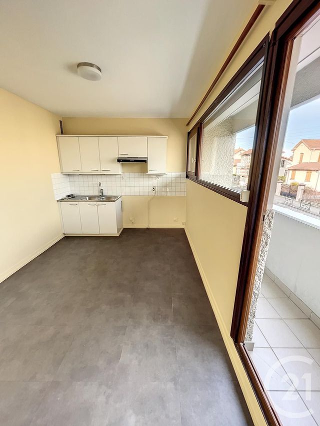 Appartement F4 à louer - 4 pièces - 98.46 m2 - RIOM - 63 - AUVERGNE - Century 21 Agence Girard