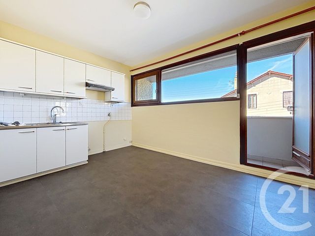 Appartement F4 à louer - 4 pièces - 98.46 m2 - RIOM - 63 - AUVERGNE - Century 21 Agence Girard