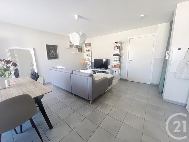 Appartement F2 à louer - 2 pièces - 45.13 m2 - GERZAT - 63 - AUVERGNE - Century 21 Agence Girard