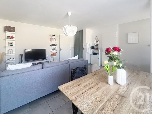 Appartement F2 à louer - 2 pièces - 45.13 m2 - GERZAT - 63 - AUVERGNE - Century 21 Agence Girard