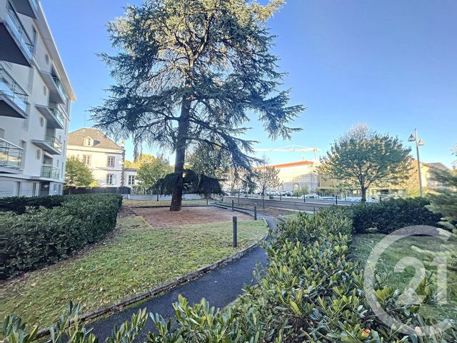 Appartement F2 à louer - 2 pièces - 43.02 m2 - RIOM - 63 - AUVERGNE - Century 21 Agence Girard