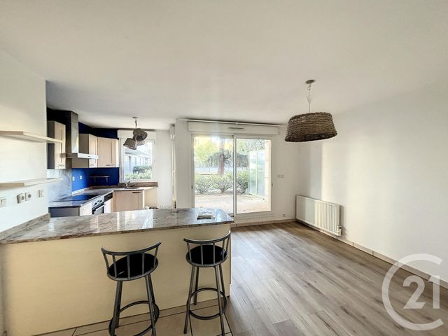 Appartement F2 à louer - 2 pièces - 43.02 m2 - RIOM - 63 - AUVERGNE - Century 21 Agence Girard