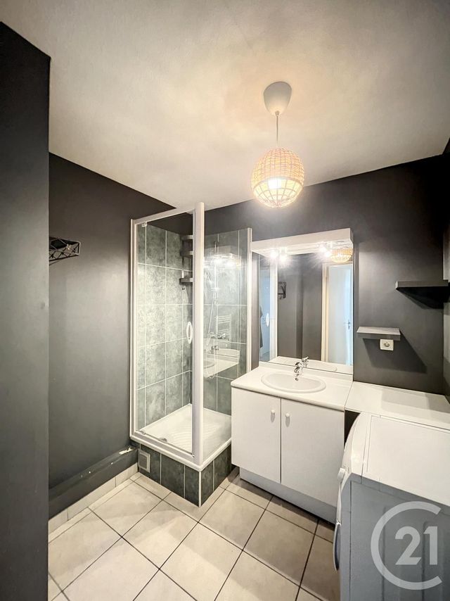 Appartement F2 à louer - 2 pièces - 43.02 m2 - RIOM - 63 - AUVERGNE - Century 21 Agence Girard