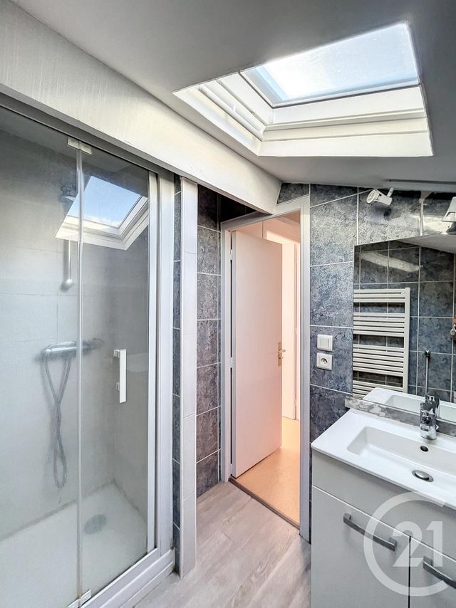 Appartement F3 à louer - 3 pièces - 52.43 m2 - VOLVIC - 63 - AUVERGNE - Century 21 Agence Girard