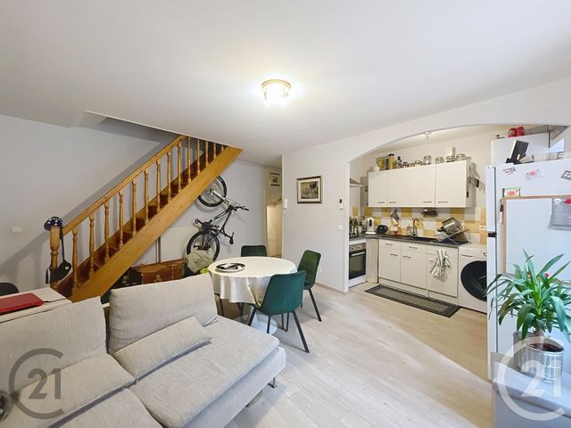 Appartement F3 à louer - 3 pièces - 52.43 m2 - VOLVIC - 63 - AUVERGNE - Century 21 Agence Girard