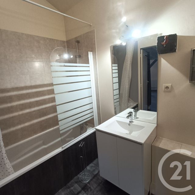 Appartement F2 à louer - 3 pièces - 63.11 m2 - RIOM - 63 - AUVERGNE - Century 21 Agence Girard