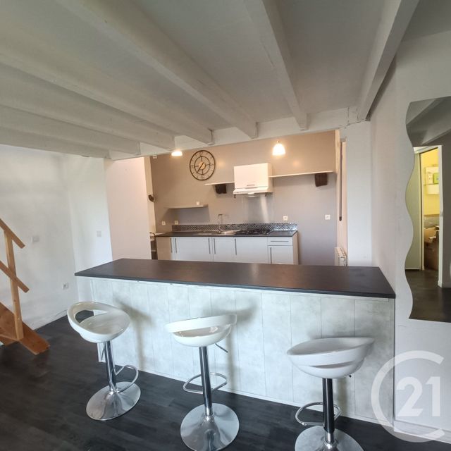 Appartement F2 à louer - 3 pièces - 63.11 m2 - RIOM - 63 - AUVERGNE - Century 21 Agence Girard