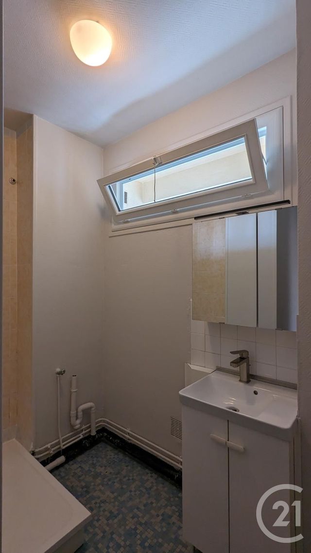 Appartement F2 à louer - 2 pièces - 42.17 m2 - CLERMONT FERRAND - 63 - AUVERGNE - Century 21 Agence Girard